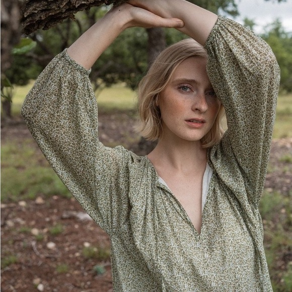 Elegant Green Floral Dress - Picture 3 of 5